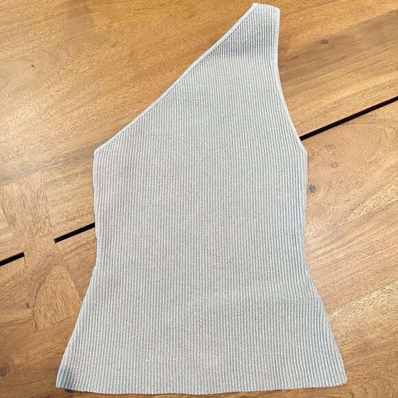 ✨ Silver Sparkly Sculpt Knit One-Shoulder Tee | Babaton - Picture 2 of 5